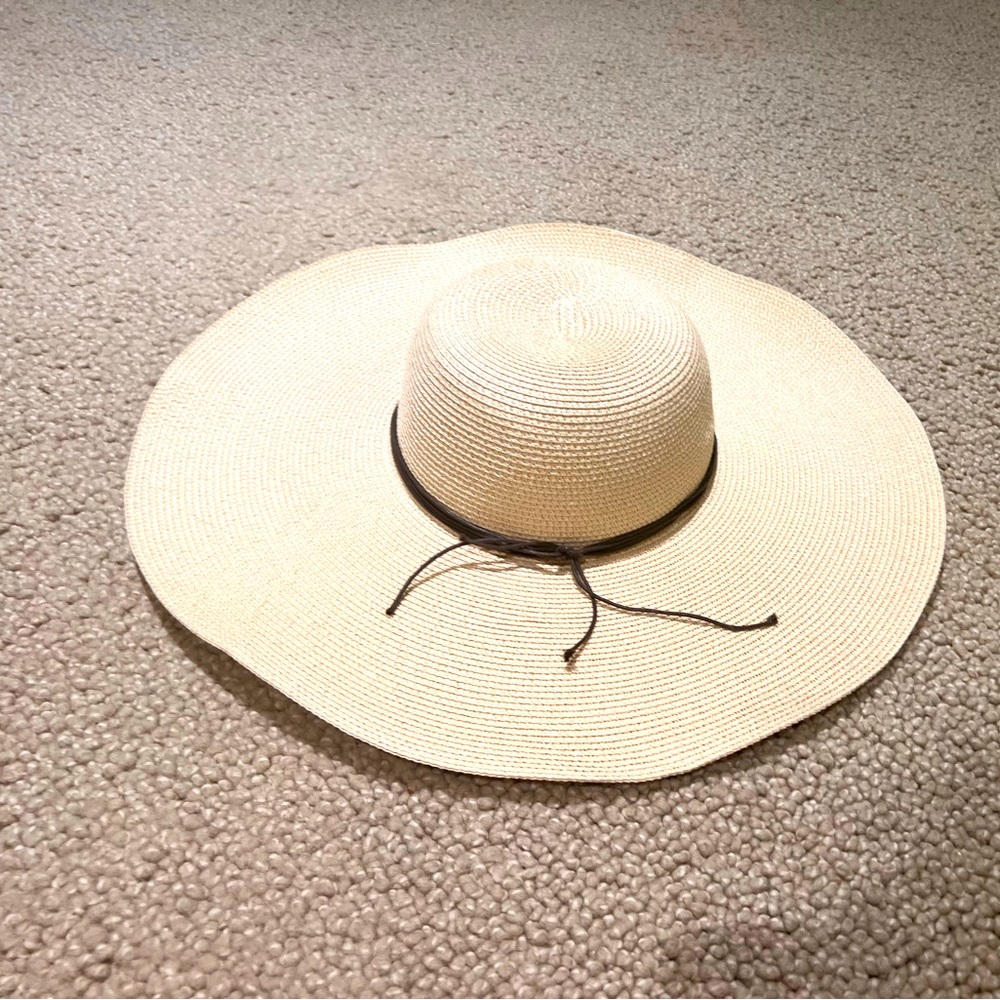 Ladies broad brimmed sun hat.